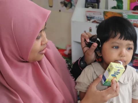 NU Care-LAZISNU Serahkan Hasil Penggalangan untuk Balita Penderita Gangguan Pendengaran