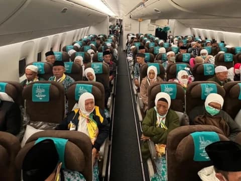 Humor: Haji Terjerat Sabuk Pengaman