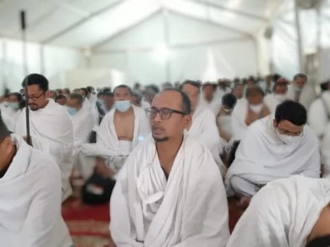 Tangis Haru Jamaah Haji Iringi Wukuf di Arafah