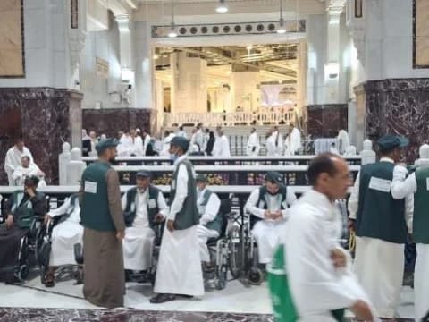 Jamaah Haji; Jadikan Al-Qur'an 'Pelembab Kulit' 