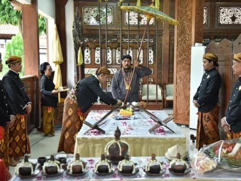 Jamasan Pusaka Berdasarkan Kitab Kimia dan Hayatul Hayawan