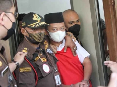 Herry Wirawan Resmi Divonis Hukuman Mati