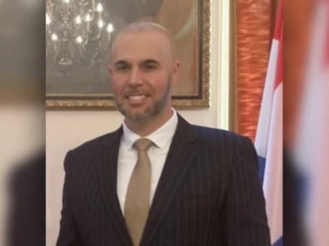 Joram van Klaveren Terangkan Agama Solusi Krisis Sosial