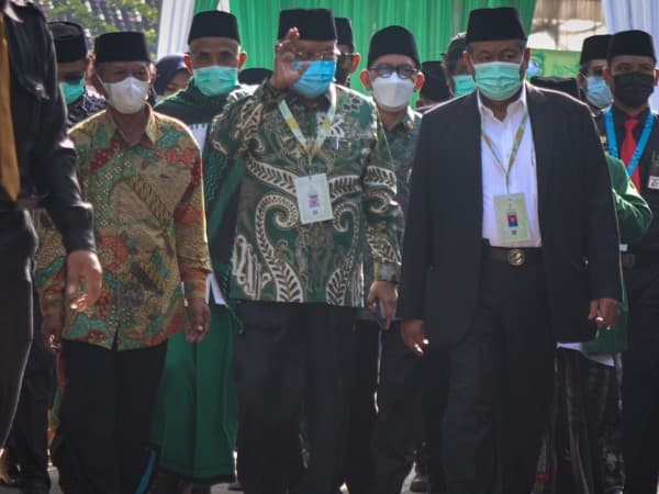 Ketum PBNU Singgung Ketimpangan Ekonomi di Depan Presiden dan Wapres