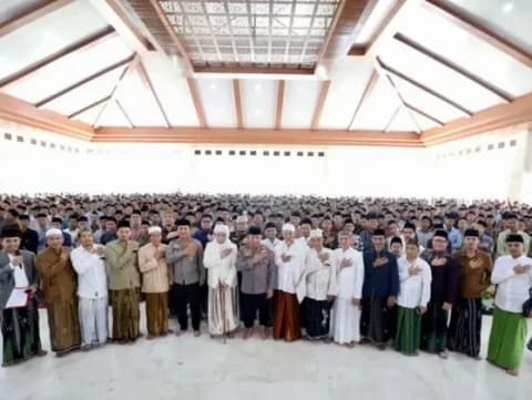 Kapolri Kunjungi Pesantren Ploso dan Lirboyo Kediri