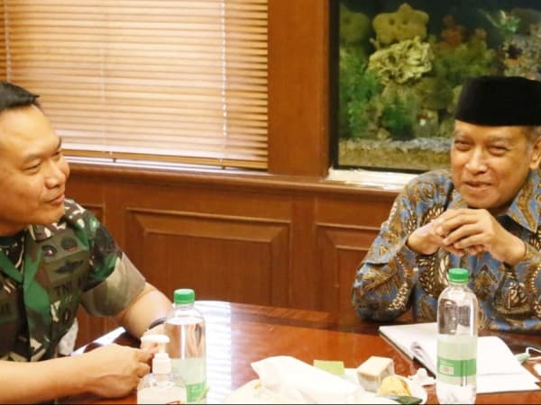 Kepala Staf Angkatan Darat Dudung Abdurachman Sowan PBNU