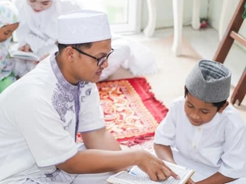 Khutbah Jumat: Pentingnya Pendidikan Keluarga di Bulan Ramadhan untuk Membangun Karakter Anak