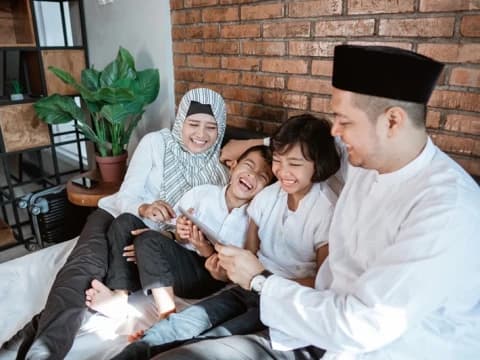 Khutbah Jumat: Mewujudkan Keluarga Harmonis yang Diridhai Allah