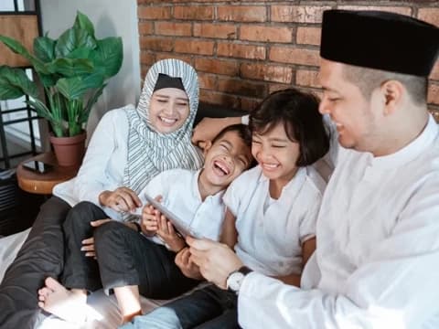 Cara Sahabat Nabi Mendidik Anak Berpuasa