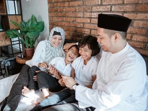 Khutbah Jumat: Menjaga Diri dan Keluarga dari Zina