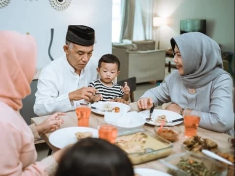 Adab Menerima Tamu saat Lebaran 