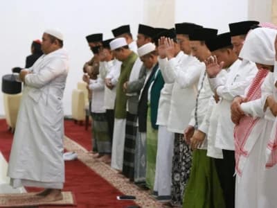 Hukum Makmum Masbuk Tidak Sempat Membaca Surat Al-Fatihah