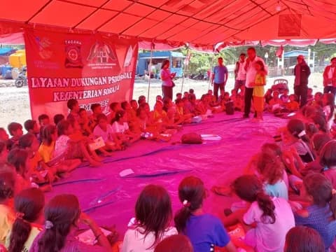 Salurkan 3,7 M, Bantuan Kemensos Terus Mengalir untuk Warga Terdampak Erupsi Lewotobi