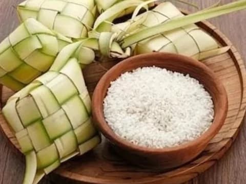 Cara Membuat Ketupat Pulen, Empuk, dan Tak Mudah Basi