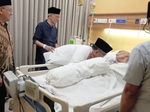 Keluarga Kabarkan Kondisi Terkini KH Ali Yafie: Tetap Sadar tapi Sangat Lemah