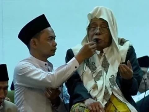 Kiai Nurul Huda Ploso Ingatkan Kemuliaan Ngaji