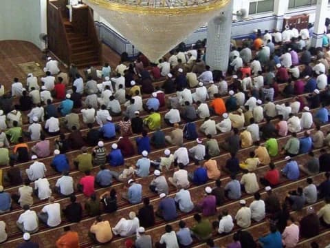 Khutbah Jumat: Menumbuhkan Semangat Ibadah dan Kebaikan di Tahun Baru