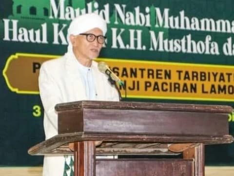 Pesan Kiai Miftah dan Syair Kiai Zulfa saat Maulid Nabi di Lamongan