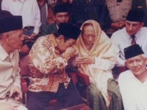 Kealiman Kiai Turaichan dalam Ilmu Falak, Kapan Daun Jatuh Pun Bisa Dihitung