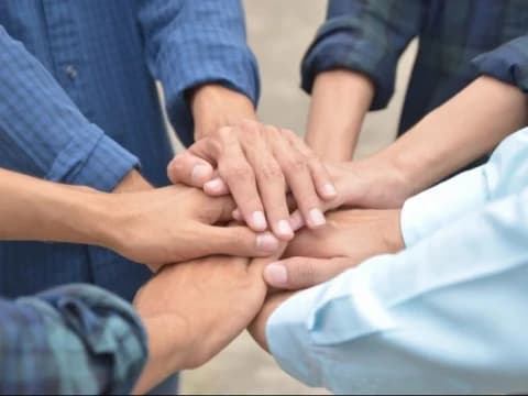 Khutbah Jumat Bahasa Madura: Pentingah Ajegeh Kakompaken