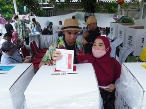 71 Orang Meninggal, Menkes Sebut Jam Kerja Petugas Pemilu seperti Kopassus