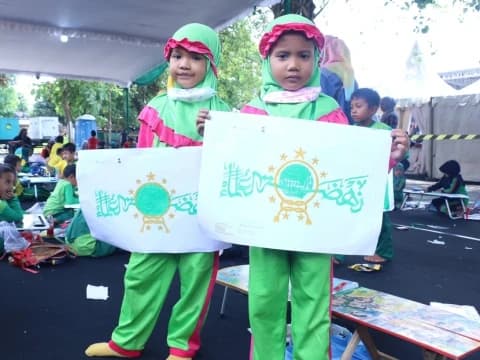 Tingkah Menggemaskan Anak-Anak pada Lomba Mewarnai Logo NU dan Paduan Suara