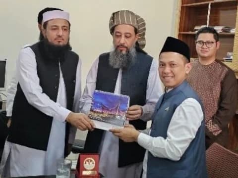 Kunjungi Jamia Dar-ul-Uloom Haqqania, Mustasyar PCINU Pakistan Berbagi Pengalaman Pluralisme Warga Indonesia
