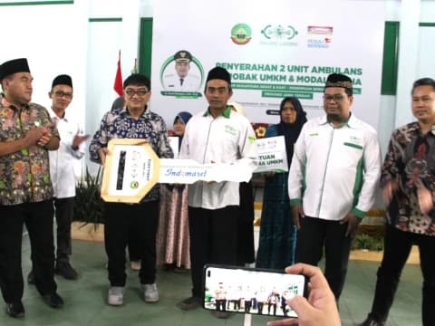 LAZISNU dan Indomaret Serahkan Bantuan Ambulans, Gerobak UMKM, dan Modal Usaha untuk Masyarakat di Jateng