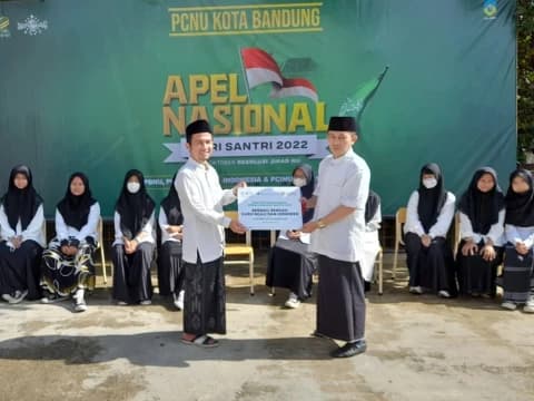 Momen Hari Santri, LAZISNU Bagikan Bantuan untuk Guru Ngaji dan Honorer