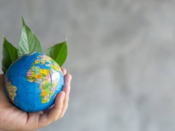 Khutbah Jumat: Korelasi antara Kesalehan Diri dan Lingkungan