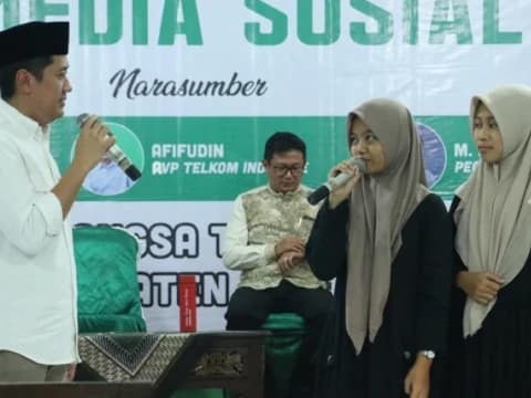 Perilaku Pengguna Media Sosial: Mencari Informasi hingga Hasilkan Cuan