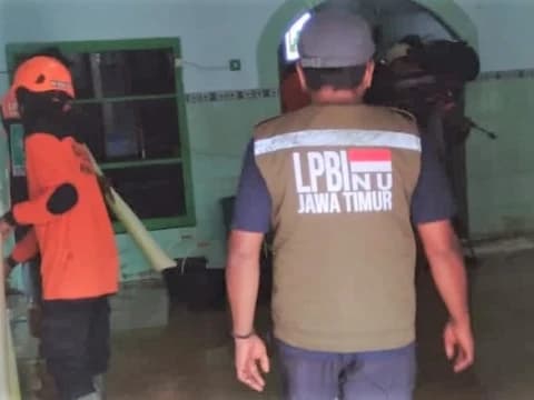 Banjir di Trenggalek, LPBINU Jawa Timur Fokus Evakuasi Warga dan Bersihkan Mushala