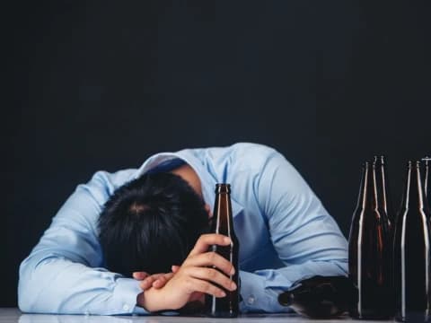 Sanksi untuk Peminum Alkohol menurut Islam dan Hukum Positif