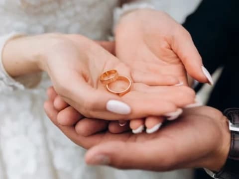 Istri Dicerai Belum Sempat Dicampuri, Bolehkah Suami Menarik Mahar?