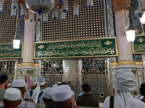 Salam dan Doa di Makam Rasulullah