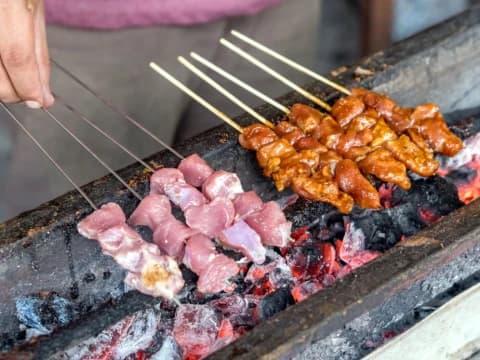 Hukum Mengonsumsi Makanan di Daerah Mayoritas Nonmuslim