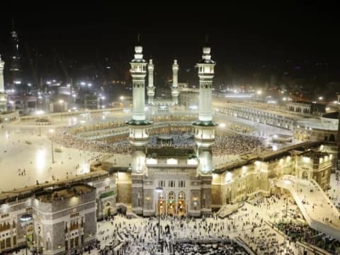 4 Perbedaan Haji dan Umrah