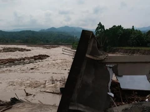 DPR Usul Dapur MBG Jadi Dapur Darurat Bencana untuk Percepatan Layanan Pengungsi