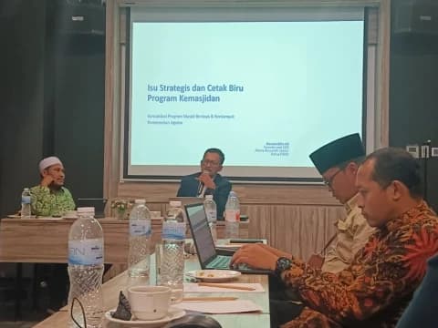 Tak Hanya Tempat Suci, Masjid Juga Harus Jadi Pusat Solusi Problem Masyarakat