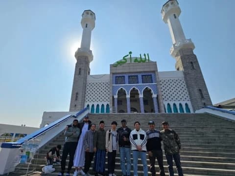 Mengunjungi Masjid Itaewon: Pusat Islam di Korea Selatan dan Kisah Mualaf Muda An Ji Yoon