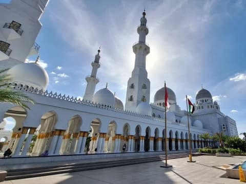 Khutbah Jumat: Kedamaian Landasan Utama Kehidupan Manusia