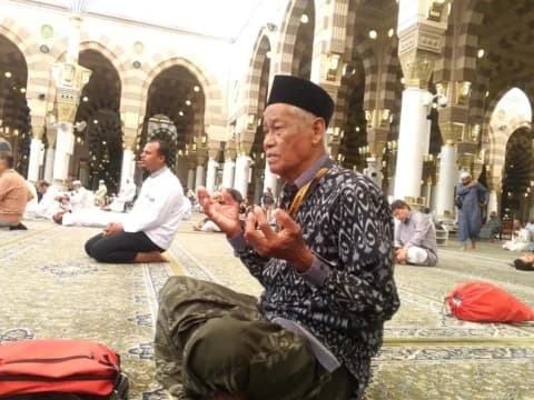 Semangat Ibadah Mbah Sukijan di Tanah Suci, Marbot Terlama Penerima Umrah Gratis dari LTM PBNU