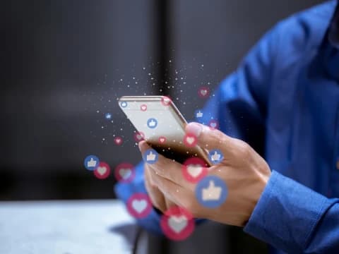 Tuntunan Al-Qur’an saat Mendengar Rumor dan Berita Bohong