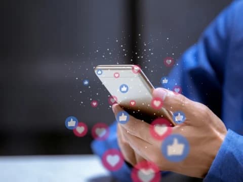 Khutbah Jumat: Bijak Bermedia Sosial, Jaga Lisan dan Jari dari Caci Maki