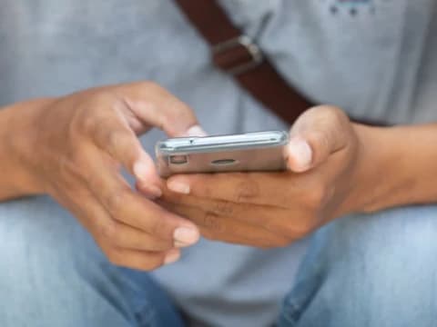 Prasangka Baik adalah Langkah Terbaik saat Mendengar Rumor