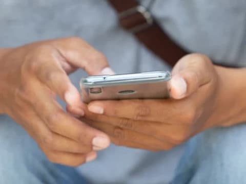 Khutbah Jumat Bahasa Jawa: Bebayaning Narkoba lan Judi, Rugi ing Dunyo lan Akhirat