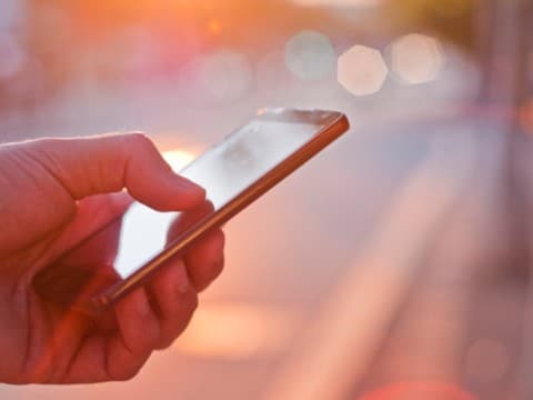 Hukum Khatib Jawab Panggilan Telpon saat Khutbah Jumat