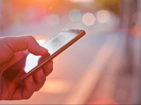 Apakah Jatuh Talak Tiga dengan Meneruskan Pesan Cerainya via WhatsApp ke Istri?