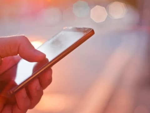 Bolehkah Istri Gugat Cerai karena Suami Kecanduan Judi Online?