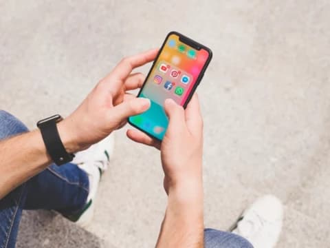 Khutbah Jumat: Ramadhan, Beragama, dan Media Sosial